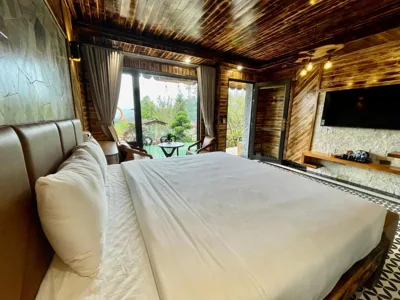 Camera matrimoniale con vasca idromassaggio — The Mong Garden Homestay SaPa